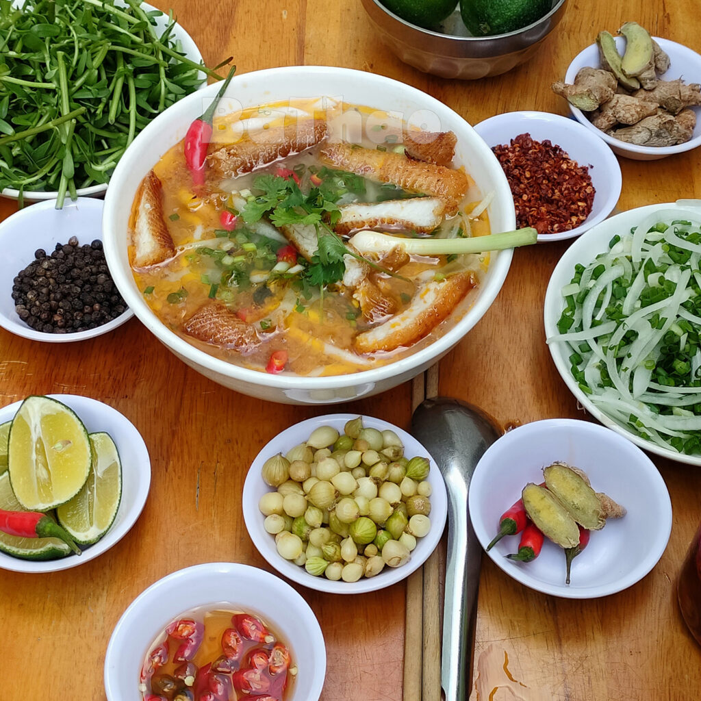 Cách nấu bánh canh cá lóc Huế