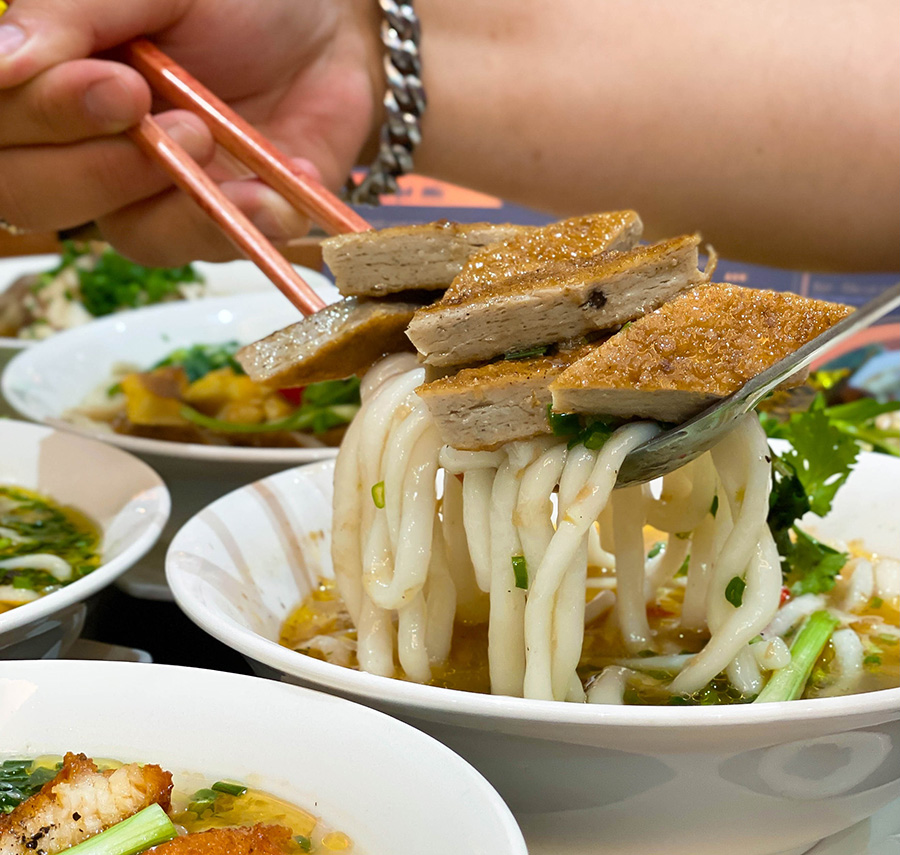 Hướng dẫn nấu bánh canh chả cá nước dùng ngọt thanh
