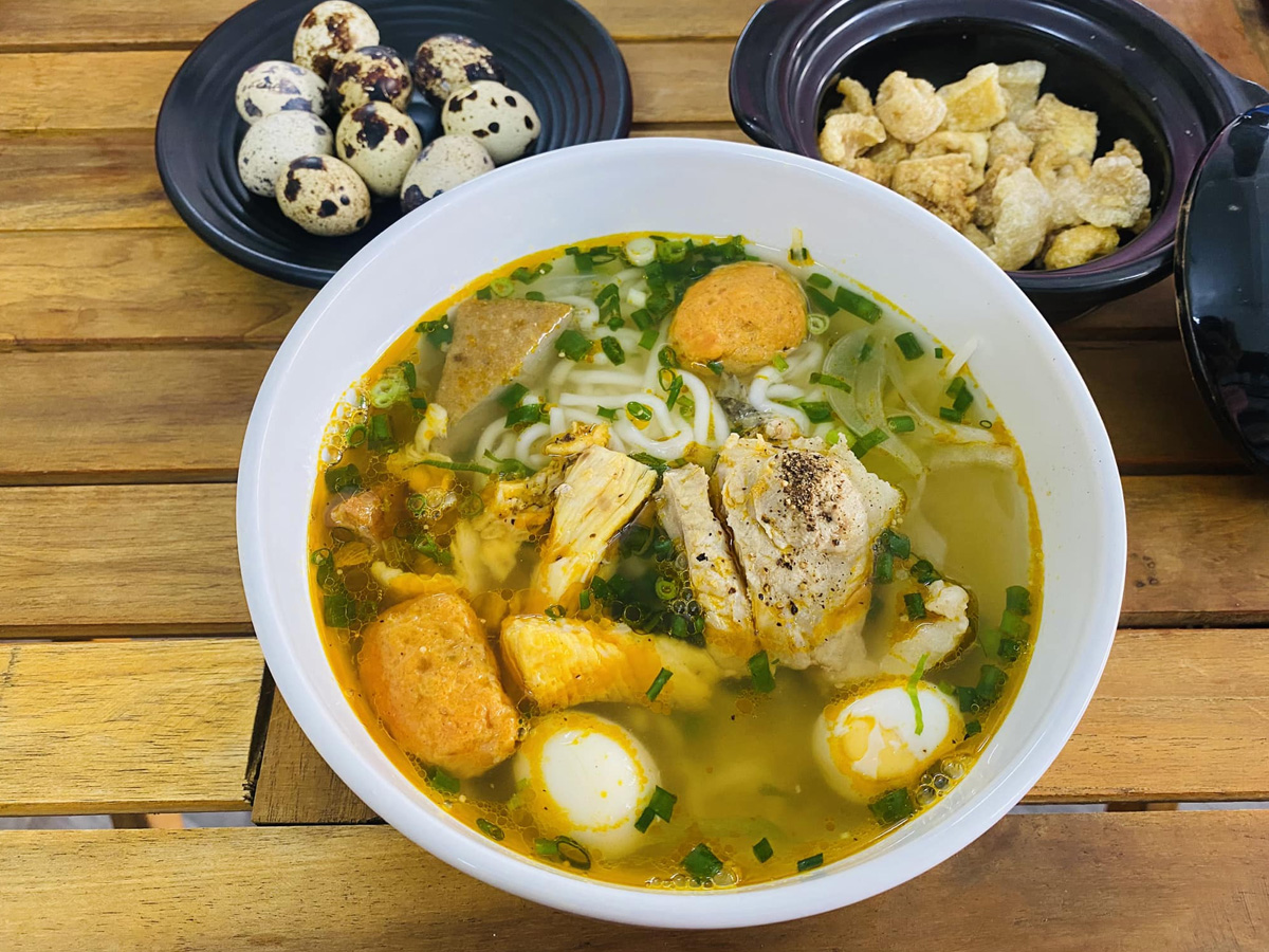 Hướng dẫn cách nấu bánh canh chả cua thơm ngọt chuẩn vị Huế