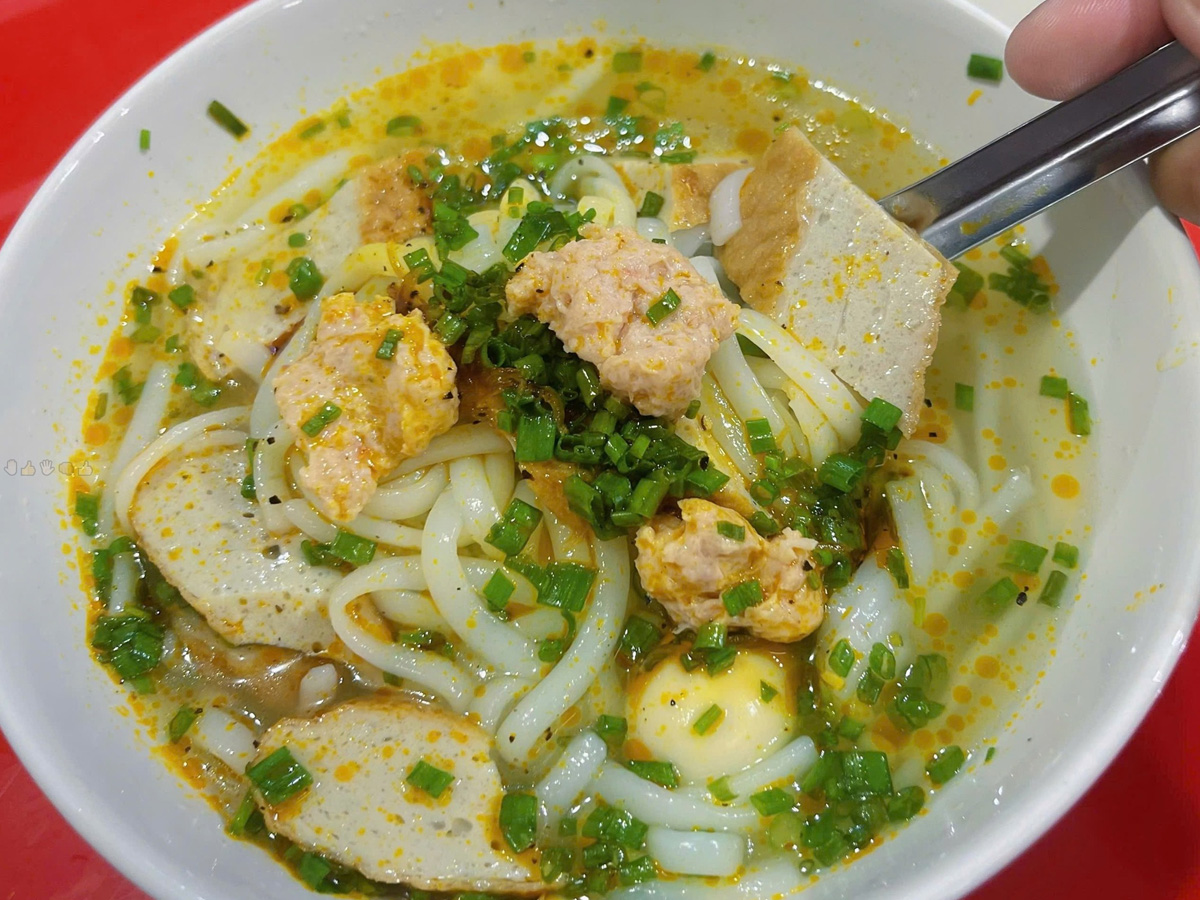 Hướng dẫn nấu bánh canh chả tôm ngọt thanh, sợi dai chả giòn