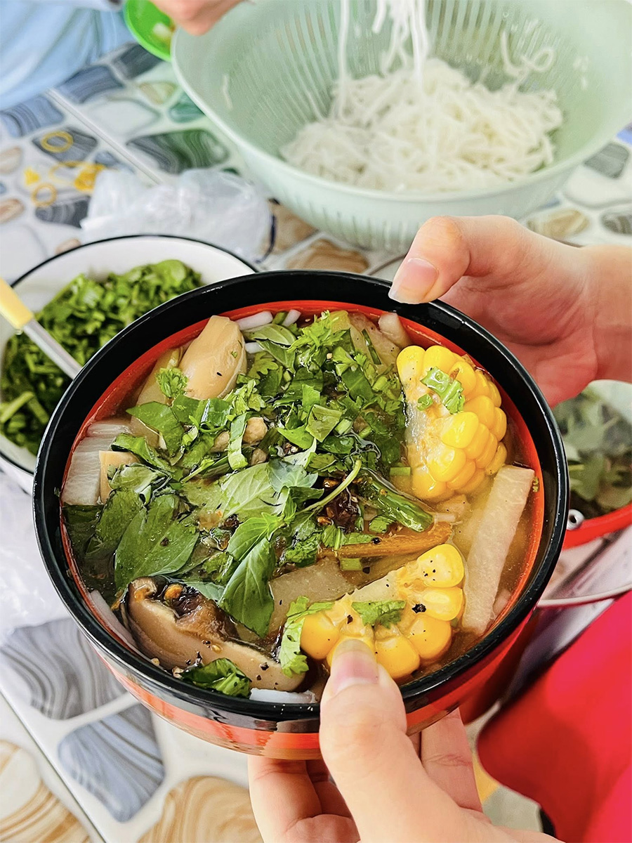 Hướng dẫn nấu bánh canh chay ngọt dịu từ ra củ, ai ăn cũng gật gù