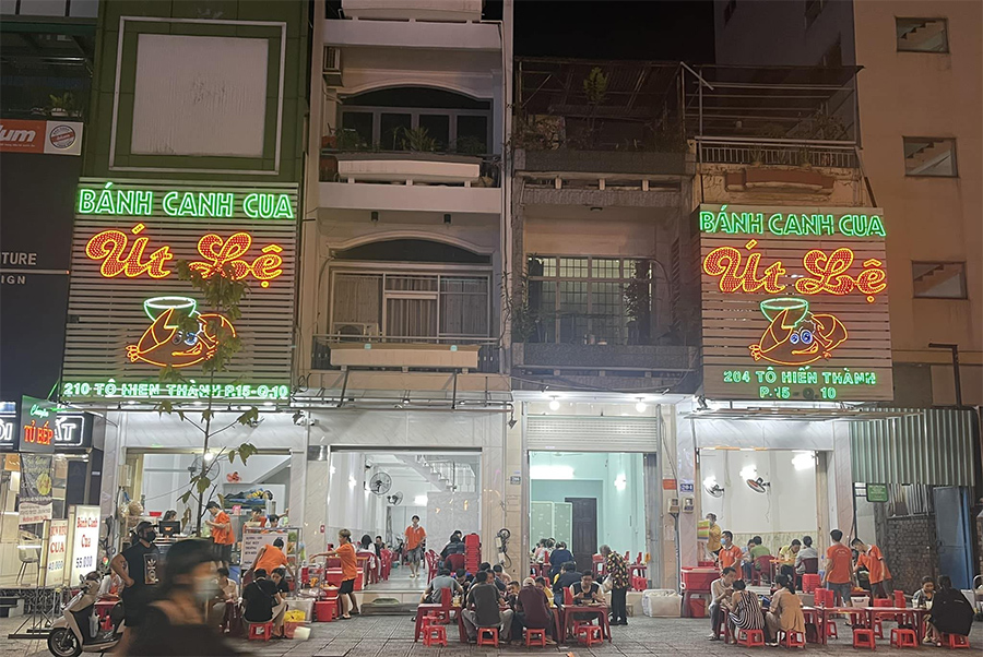 Bánh Canh Cua Út Lệ: Quán ăn lâu đời luôn đông nghẹt khách