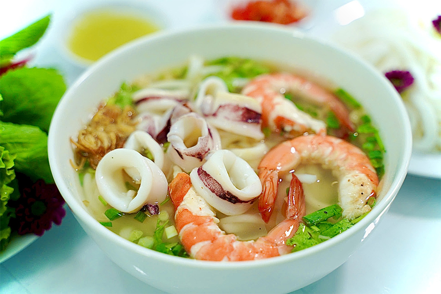 Cách nấu bánh canh hải sản tại nhà chuẩn ngon, thơm ngọt vị biển