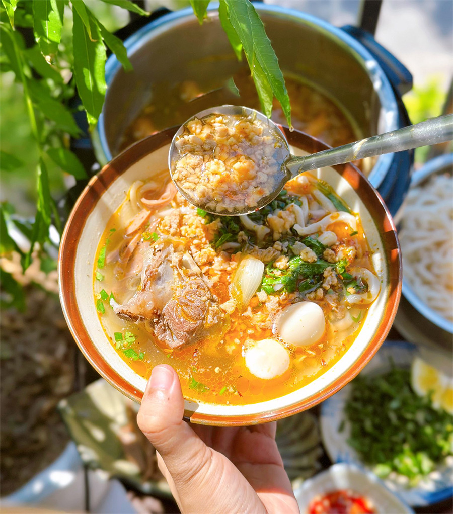 Cách nấu bánh canh xương heo, nước dùng ngọt tận tủy