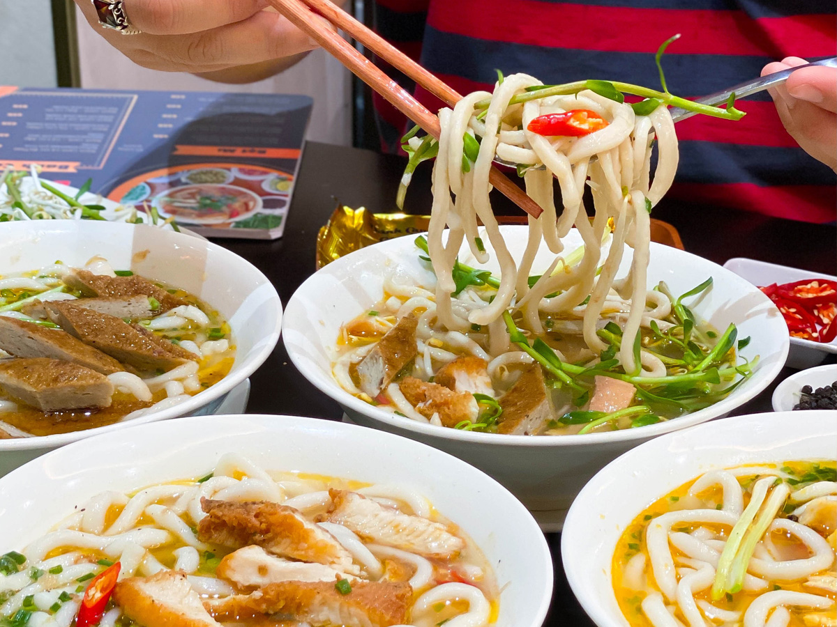 Cách nấu bánh canh bột gạo xắt chuẩn vị, nước dùng trong veo
