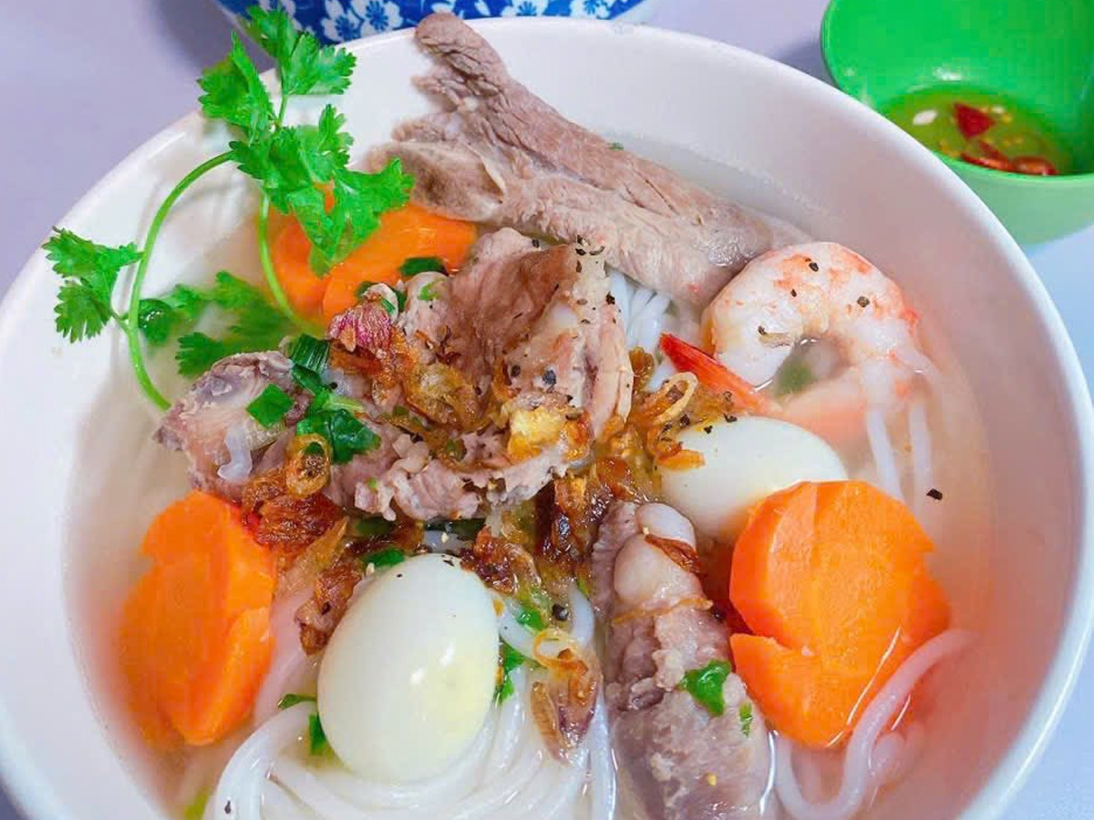 Cách nấu bánh canh xương heo, nước dùng ngọt tận tủy