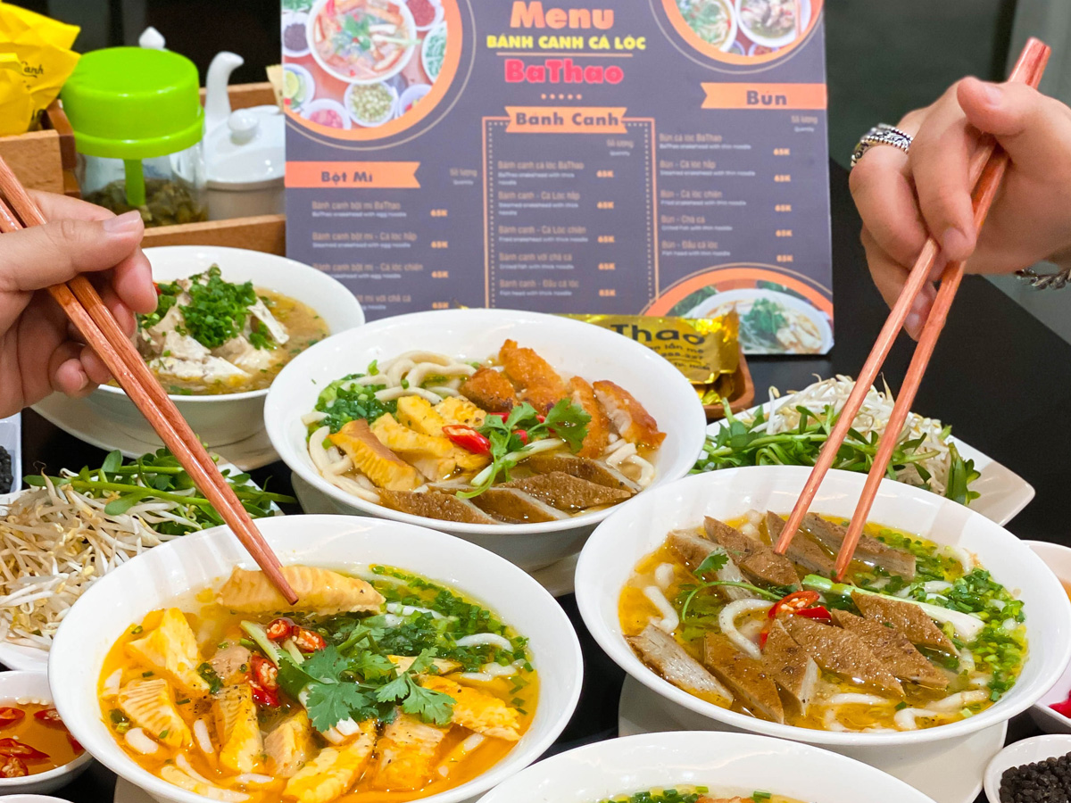 Trình bày và thưởng thức bánh canh bột gạo