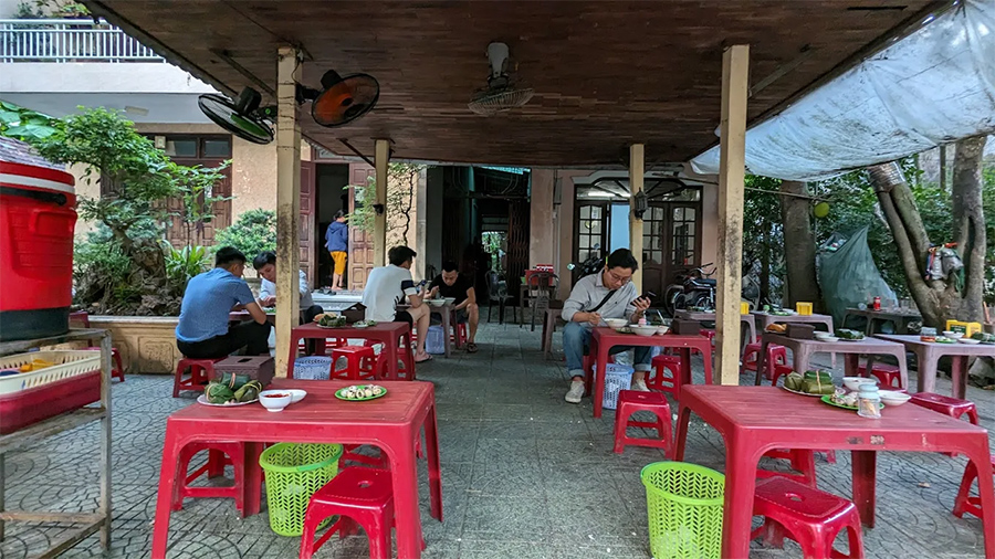 Review Bánh canh cá lóc Dì Hương lâu đời tại Huế