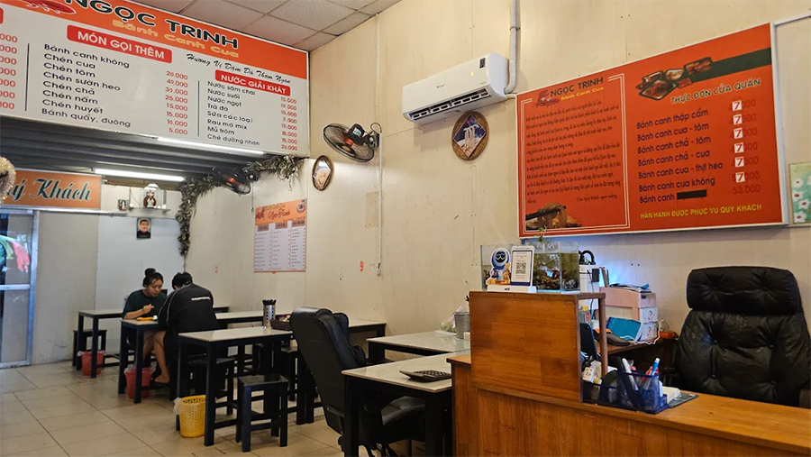 Review bánh canh cua Ngọc Trinh đầy ắp thịt cua