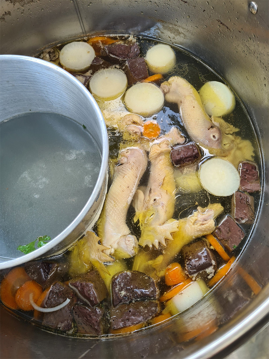 Cách nấu bánh canh gà xé thơm ngon đơn giản tại nhà