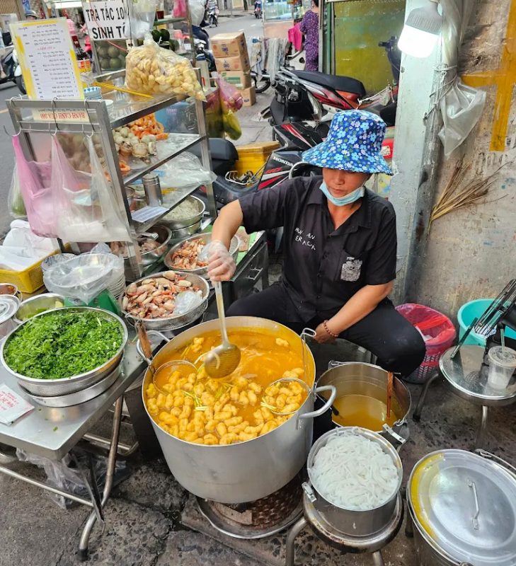 Review Bánh canh cua hẻm 360 Phạm Văn Chí, Quận 6