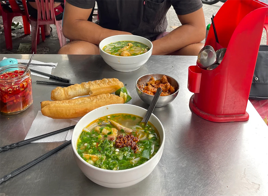 Review bánh canh Yến: Quán ăn Đà Nẵng lọt Michelin Guide